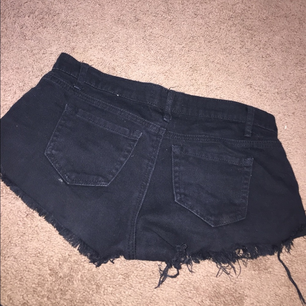 Shorts - Picture 2 of 3